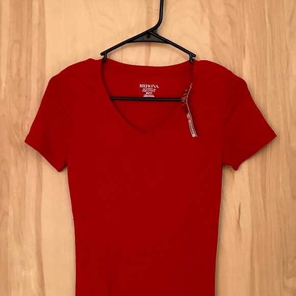 Merona Women's Red V-Neck Ultimate Tee Ruby Hill - NWT - Picture 2 of 4